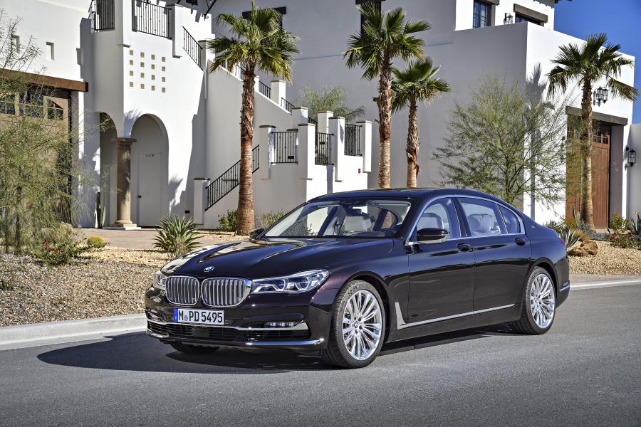  BMW M760Li xDrive V12 Excellence (G12) 2017 года  (WW) (фото 18 из 40)